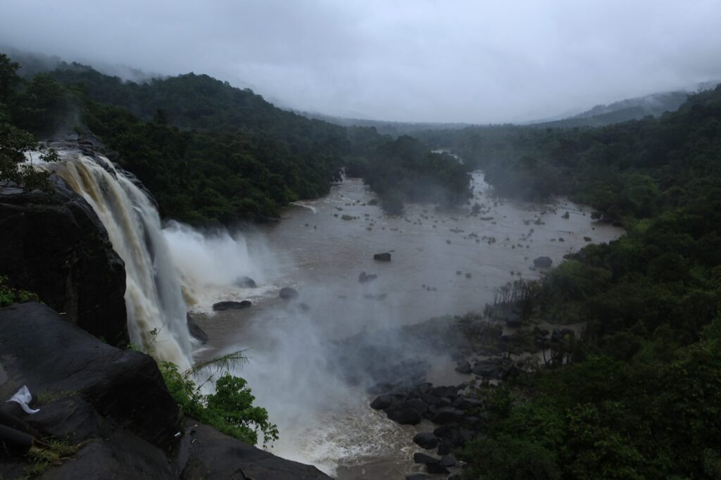 athirapally_waterfalls_1_342